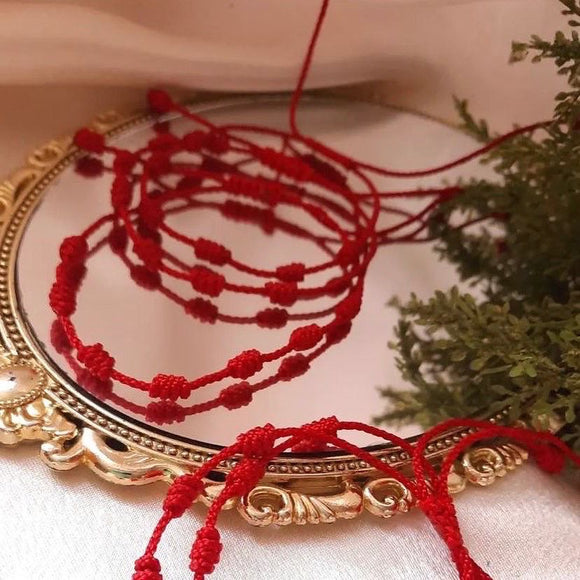 Pulsera de Hilo Rojo Siete Nudos